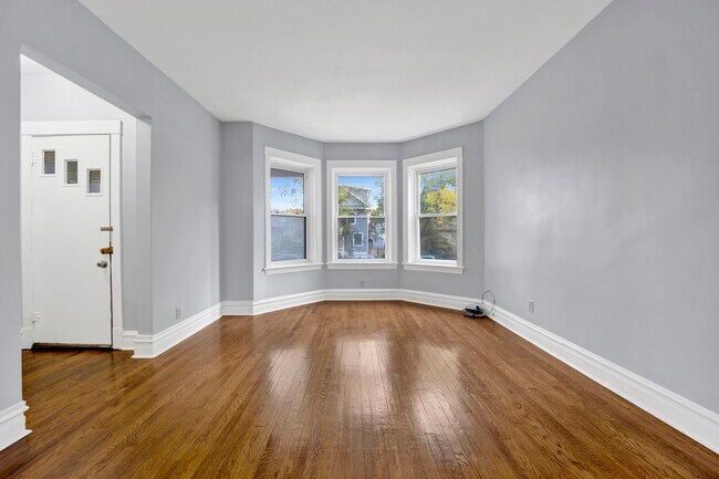 Foto del edificio - 5015 W Montrose Ave