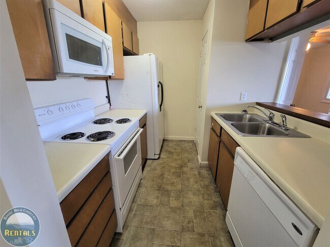 Building Photo - 2 bedroom Condo With Great Location!