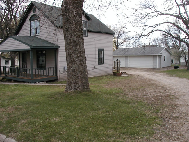 Building Photo - 231 2nd St