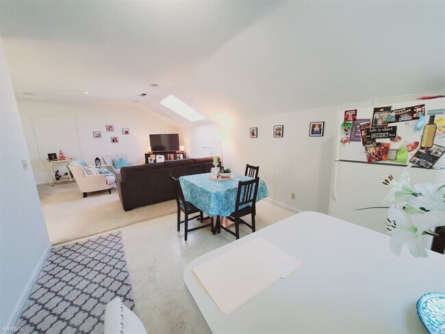 Foto del edificio - 1 br, 1 bath Condo - 34 Parker Ave