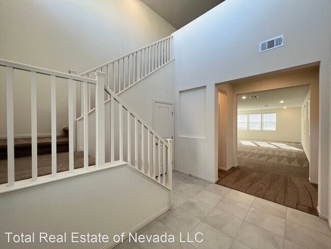 Foto del edificio - 5 br, 4.5 bath House - 7569 W Mistral Ave