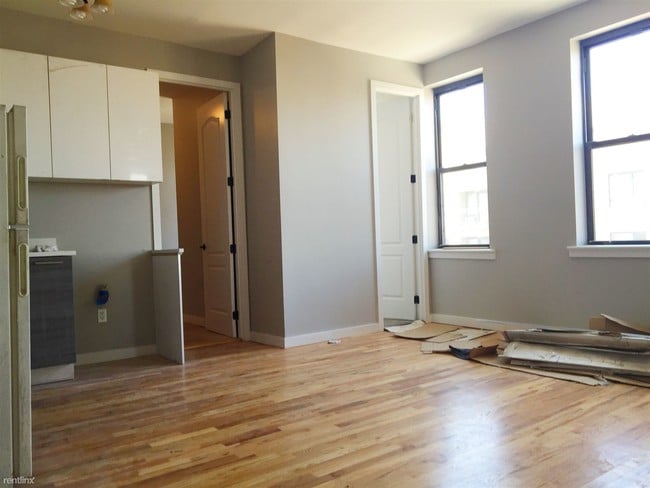 Building Photo - 232 Meserole St
