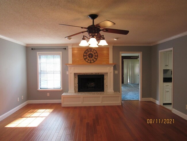 Building Photo - 905 Nutmeg Ave