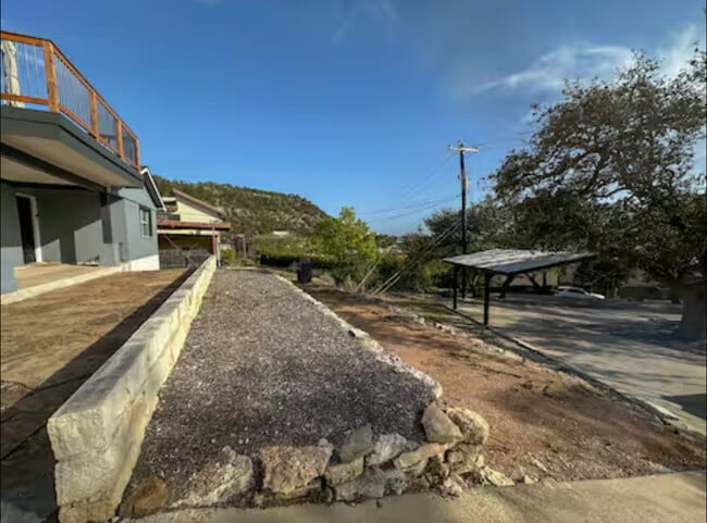 Foto del edificio - 1049 Meckel Dr