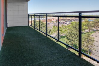 1BR, 1BA - 731SF - The Paramount