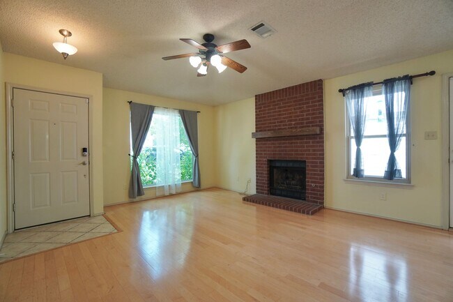 Foto del edificio - 14009 Conner Downs Dr