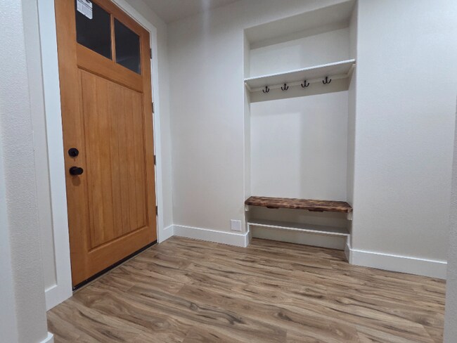 Foto del edificio - 27908 U St