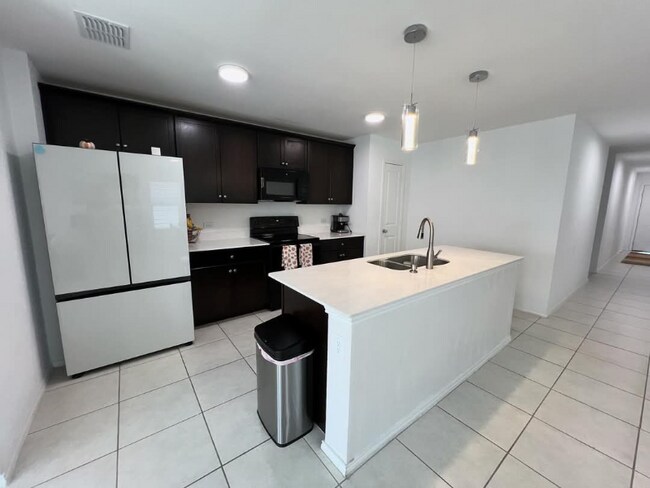 Foto del edificio - 115 Cypress Ln