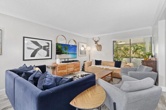 Viviendo - 7200 NW 2nd Ave