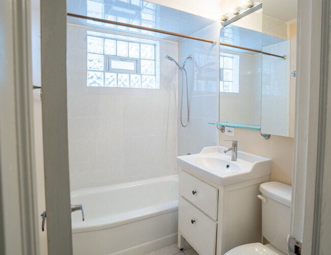 Foto del edificio - 17649 Dundee Ave