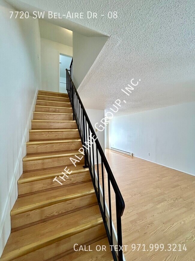 Foto del edificio - End Unit Townhome in Beaverton COMING SOON