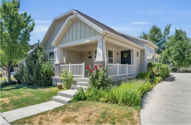 Building Photo - Stunning Home in Excellent Location!