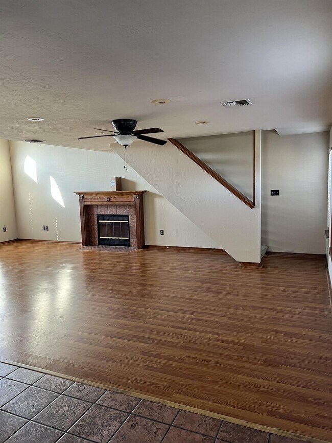 Building Photo - 414 SE Lancelot Ln