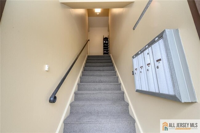 Building Photo - 628 Cricket Ln