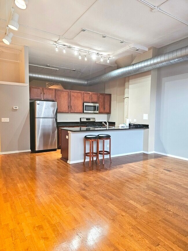 Foto del edificio - 2323 W Pershing Rd