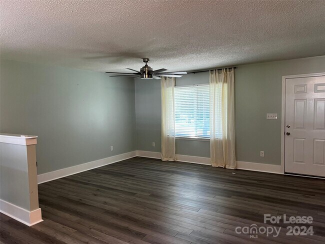 Building Photo - 309 Aspen GQ Ave