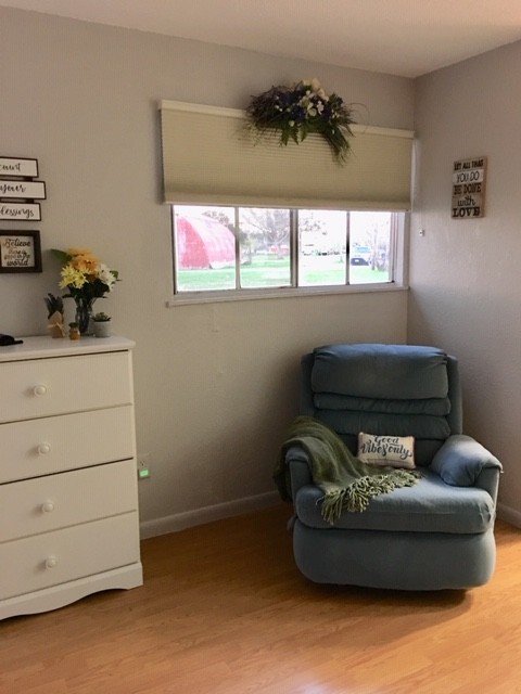 sitting area - 3711 Malek Ln