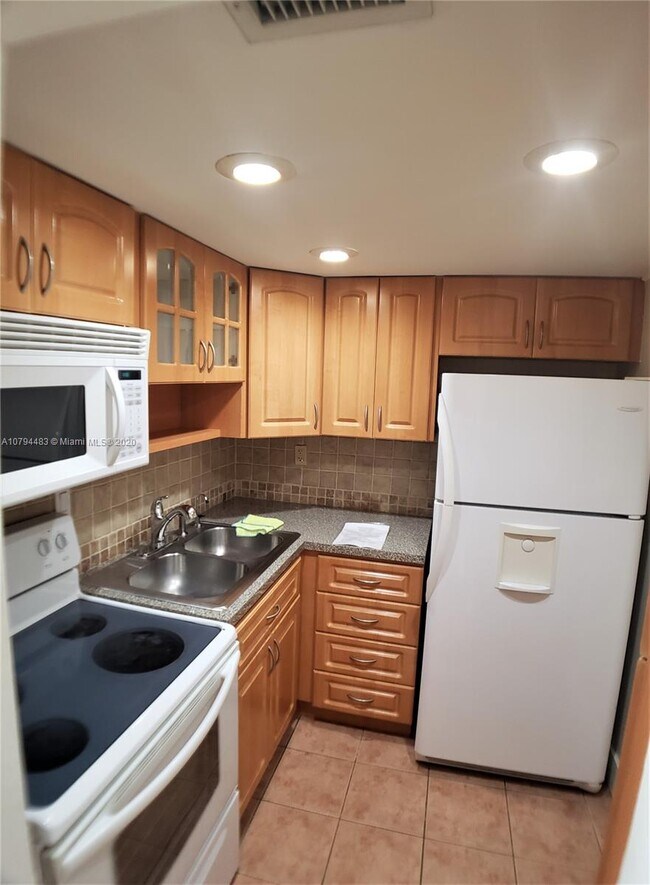 Building Photo - 8607 SW 68th Ct