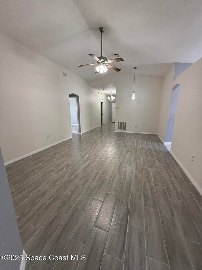 Building Photo - 209 Grand Preserve Way