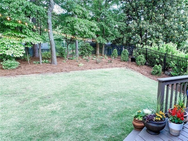 Foto del edificio - 2841 Cravenridge Dr NE