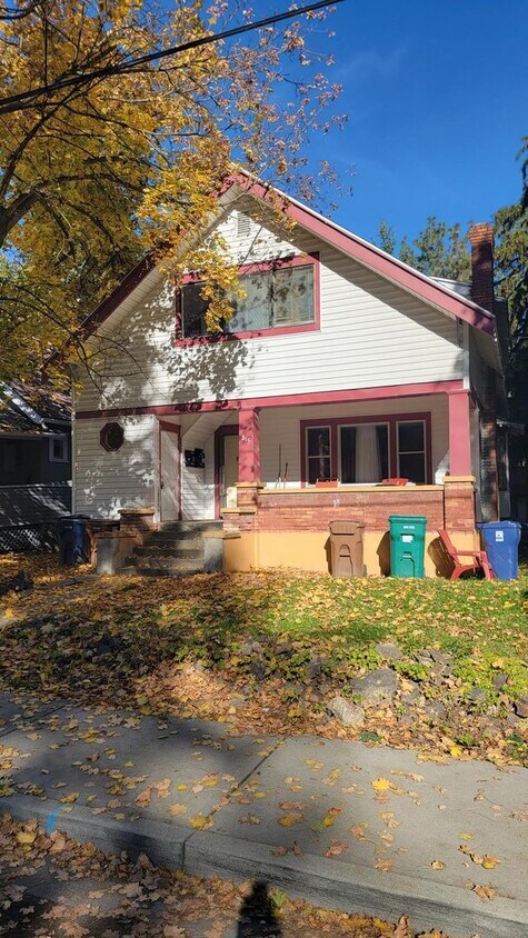 Foto principal - 815 E 8th Ave