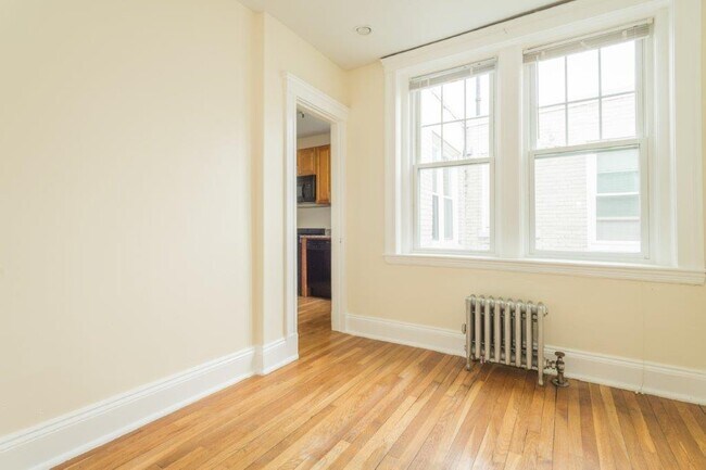 Foto del edificio - 247 Chestnut Hill Ave