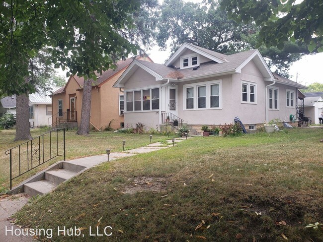 Building Photo - 2 br, 1 bath House - 3220 Thomas Ave N