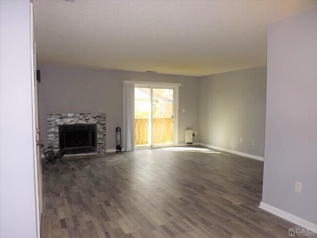 Foto del edificio - 5023 Ravens Crest Dr