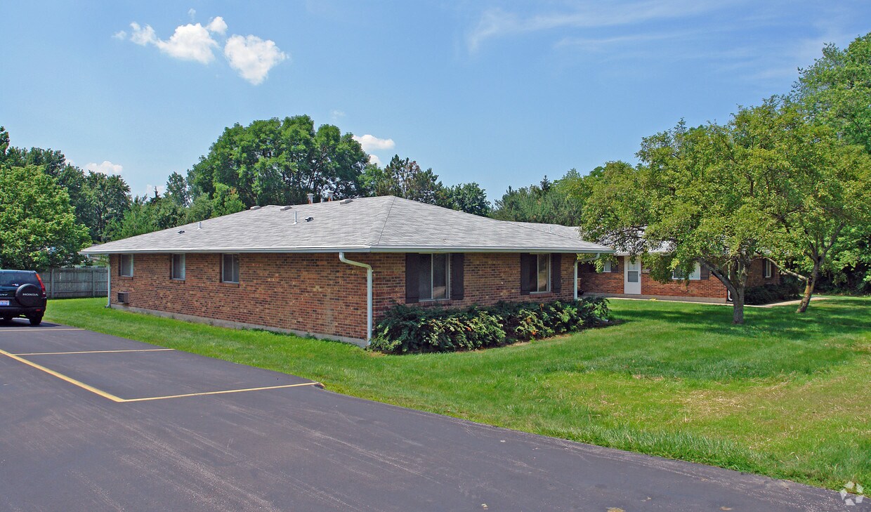 Primary Photo - 1000 E Whipp Rd