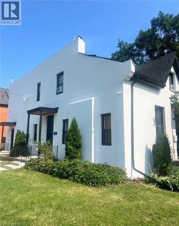 Photo du bâtiment - 158 Wellington St S