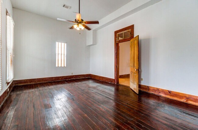 Building Photo - 3 bedroom 2 bath home in Historic Dignowit...