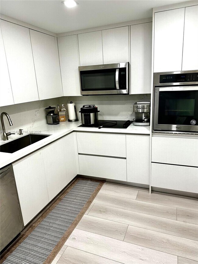 Foto del edificio - 400 Kings Point Dr