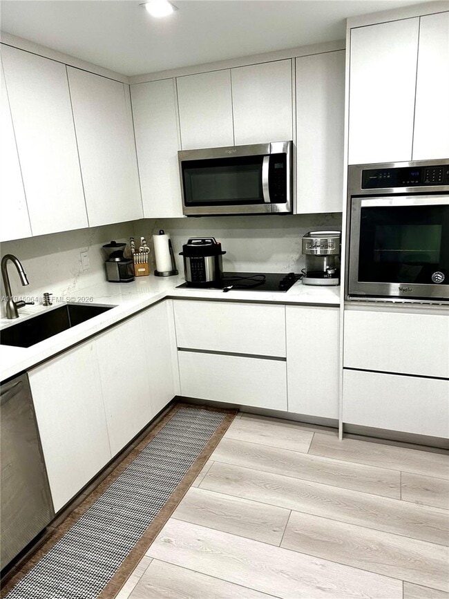 Building Photo - 400 Kings Point Dr