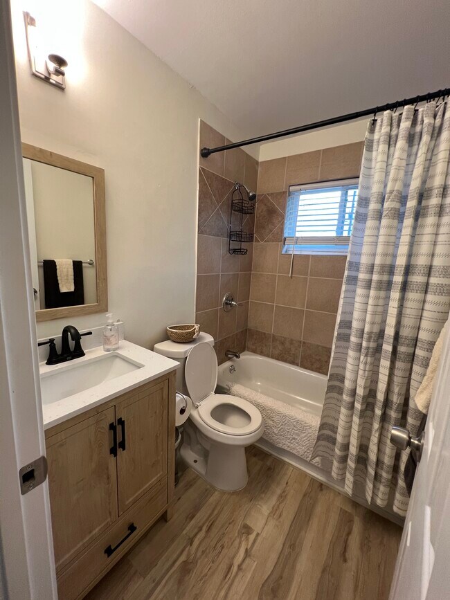 Building Photo - 1090 Mayson Turner Rd NW