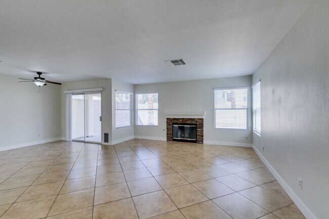 Foto del edificio - Charming 3 bedroom, 2.5 bathroom home near Summerlin