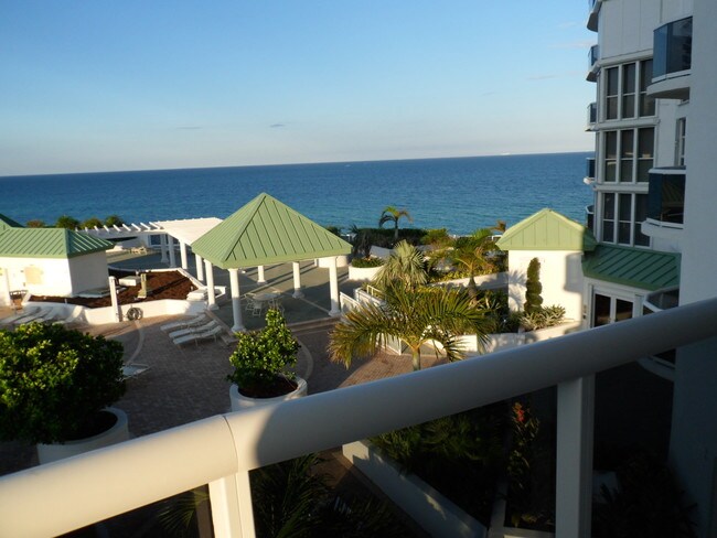 Building Photo - 16711 Collins Ave