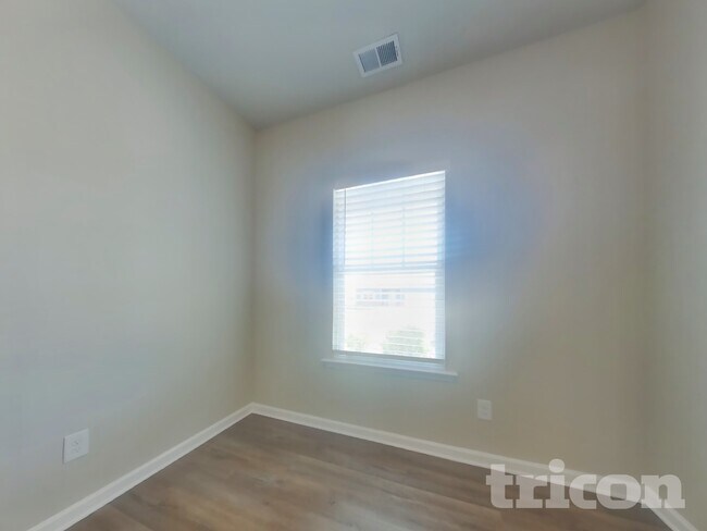 Building Photo - 212 Malbone St SW