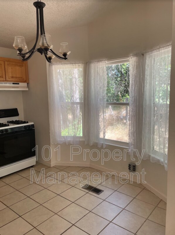 2650 Mill Creek Rd, Ukiah, CA 95482 House Rental in Ukiah, CA