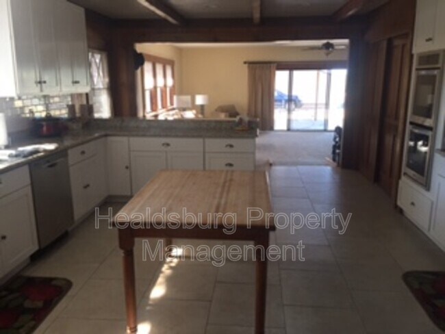 Foto del edificio - 7710 Starr Rd