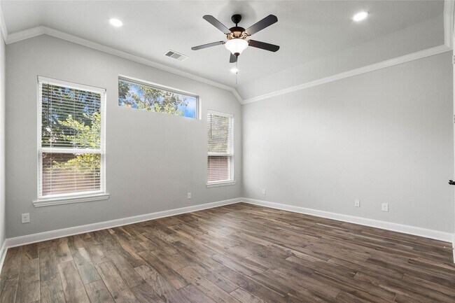 Foto del edificio - 38 Estherwood Pl
