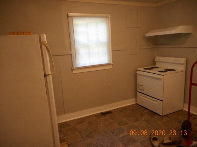 Building Photo - 135 Sunset Ln