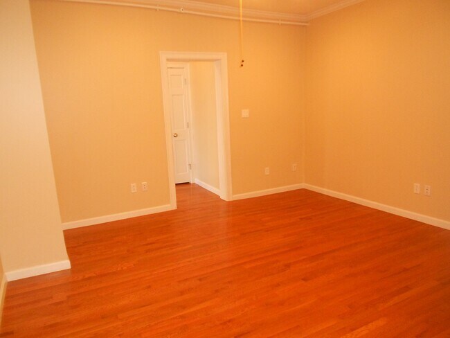 Building Photo - 18 Haviland St
