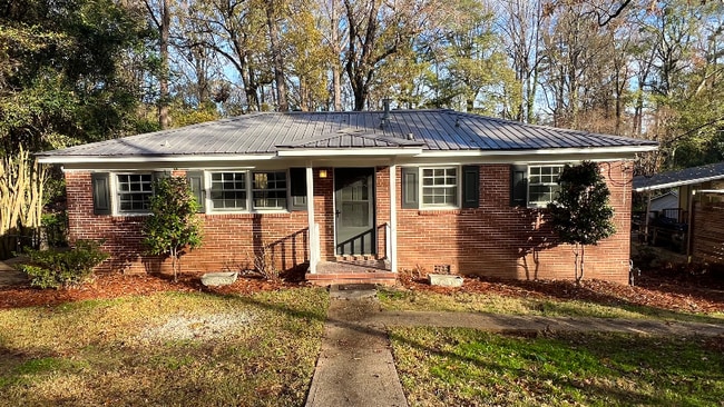 Photo - 1121 E Magnolia Ave House