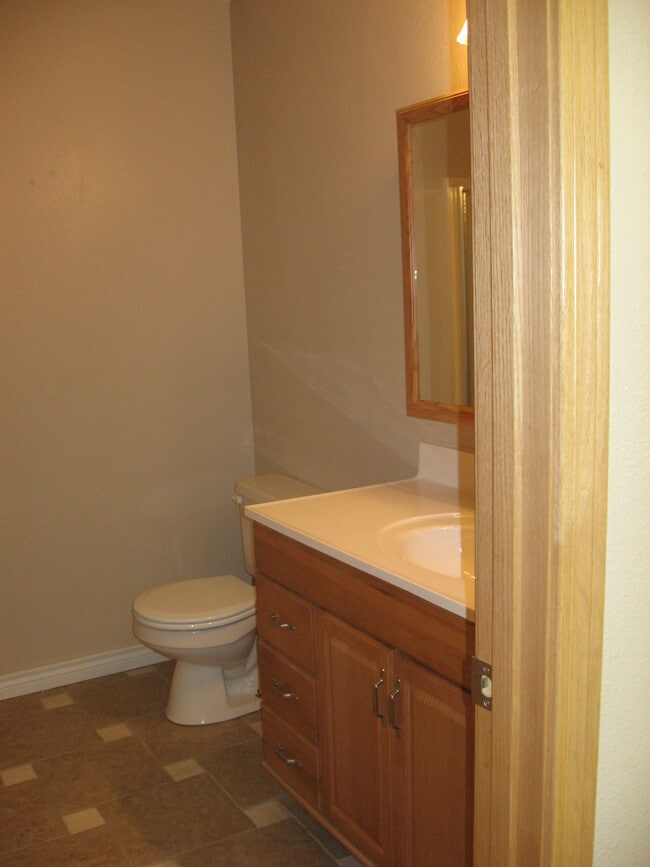 Hall Bath - 930 N King St