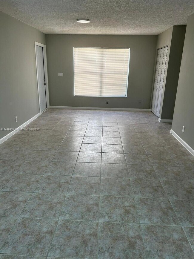 Foto del edificio - 11542 NW 44th St