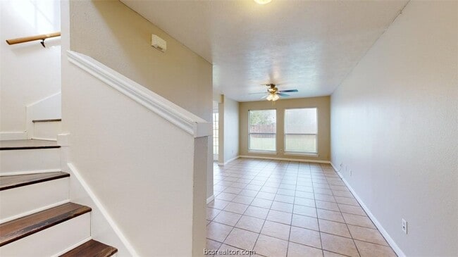 Building Photo - 915 Bougainvillea St