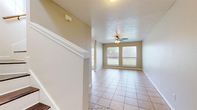 Foto del edificio - 915 Bougainvillea St