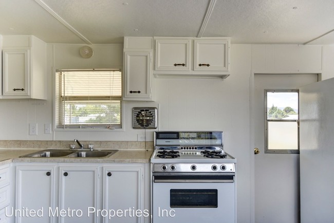 Building Photo - 2 br, 1 bath House - 20540 E. Concho Lane
