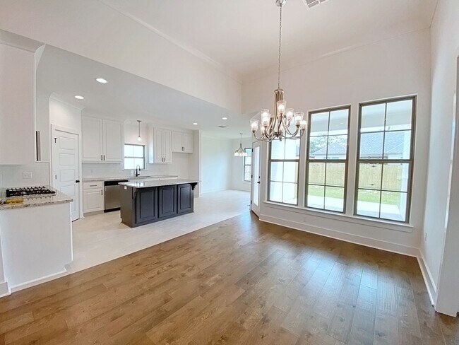 Foto del edificio - 4 Bedroom New Construction home in Denham ...