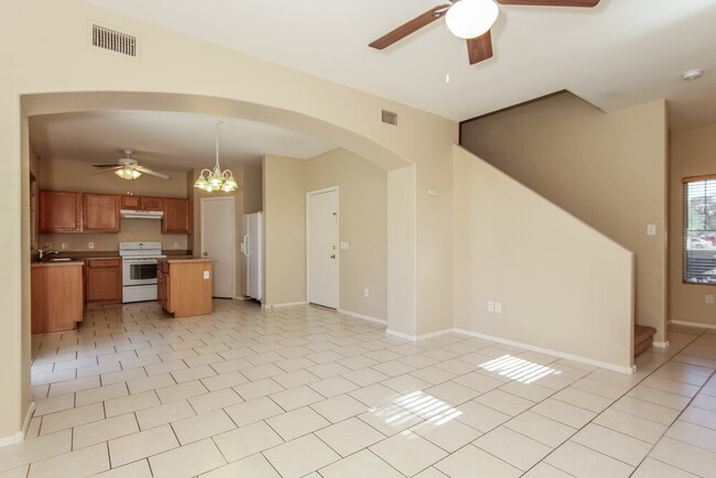 Building Photo - 7014 S 40th Ln